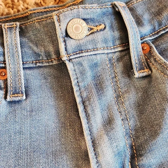 Levis's lightweight distressed jean shorts womans size 25 - Picture 5 of 11